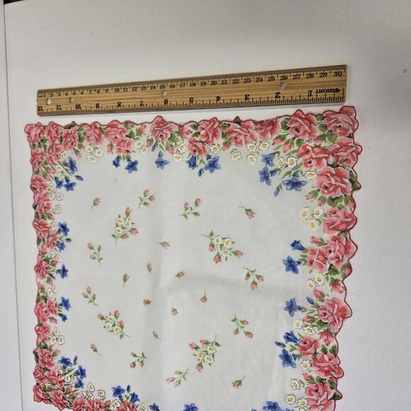 Vintage Floral Handkerchief Set - Beautiful Embroidery and‎ Design - Picture 2 of 5